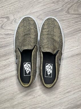 Vans Women's Asher Olive Snake Print Slip On Skate Shoes Sz 7.5 721356 Sneaker